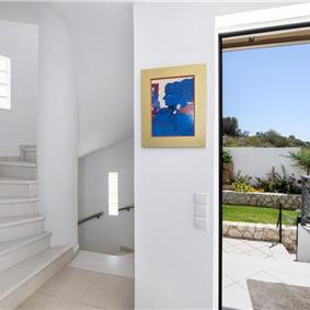 4 bedroom villa with pool close to beach on Akrotiri peninsula, sleeps 8